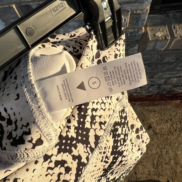 Balance Athletica the Rider Shorts - Python - Picture 8 of 12